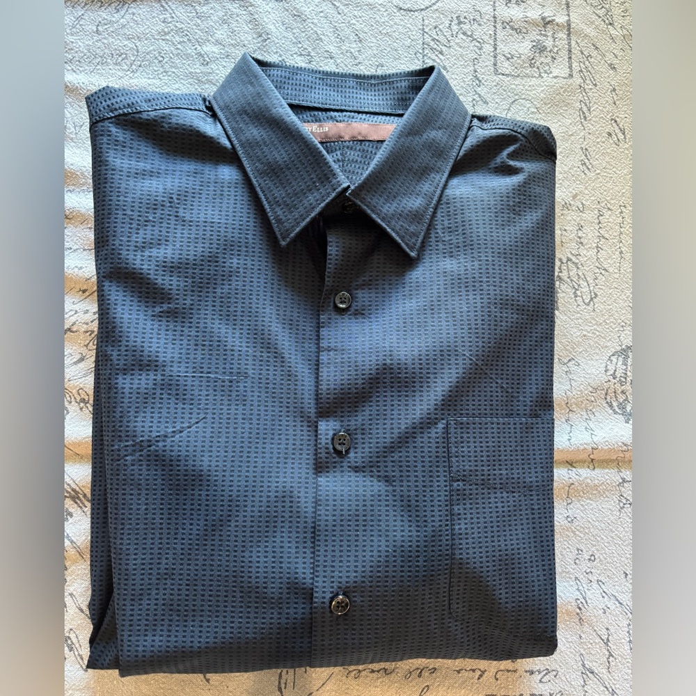 Perry Ellis Men's Dark Navy Long-Sleeve Button-Down Shirt